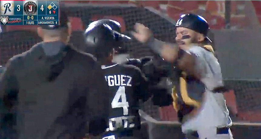 Los Toros y los Rieleros se pelearon brutalmente.