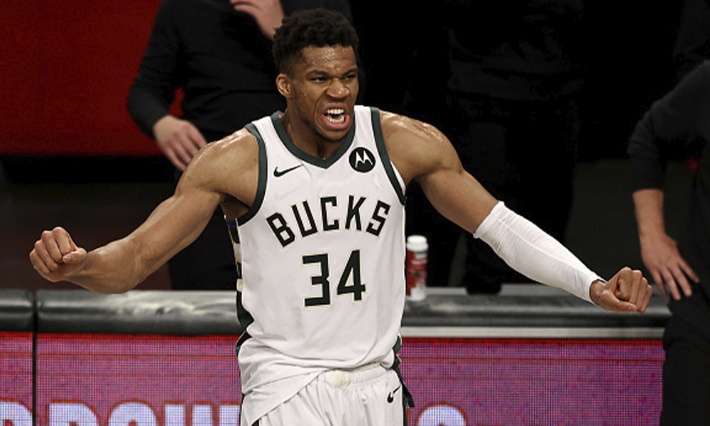 Los Bucks destruyeron a los Hawks 126-91.