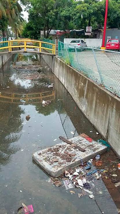 Drenes-pluviales-contaminados-con-basura