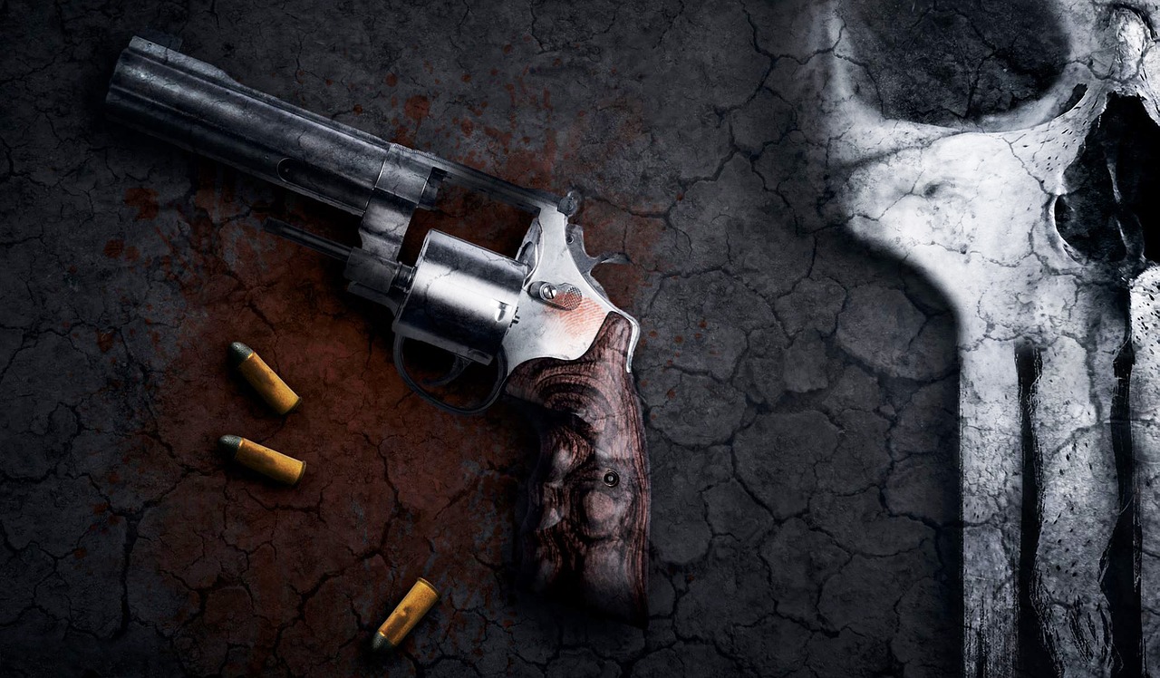 Un policía estatal y cuatro sicarios muertos fue el saldo en un enfrentamiento en Zacatecas. La policía detuvo a tres hombres y una mujer.