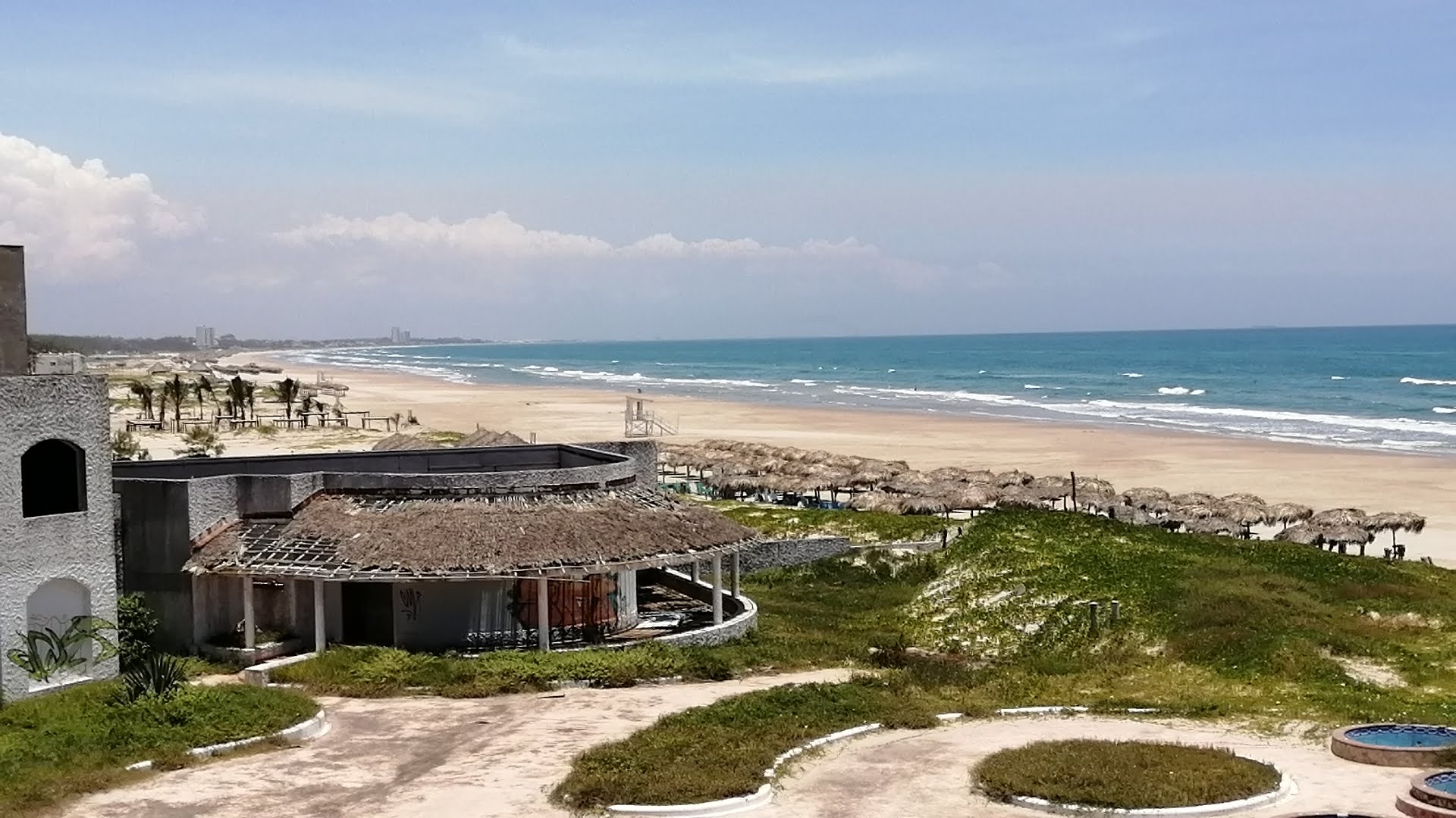 Playa Miramar zona comercial y torres de condominios