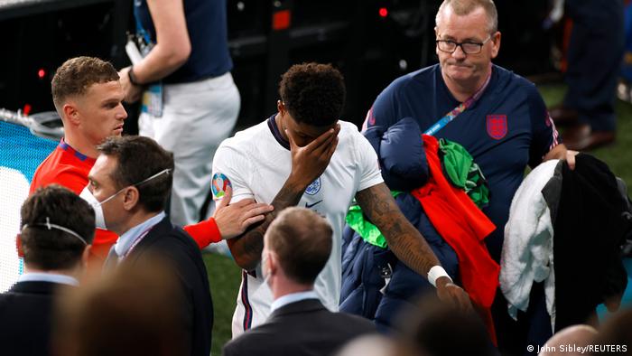 Gran Bretaña buscará sancionar a los aficionados racistas