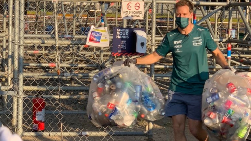 Sebastian Vettel se quedó a recoger basura.