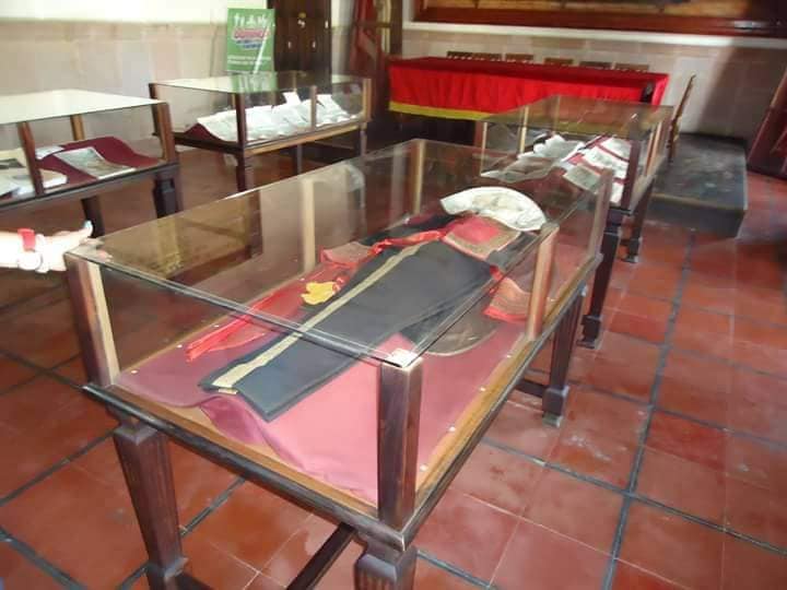 Roban traje de José María Morelos