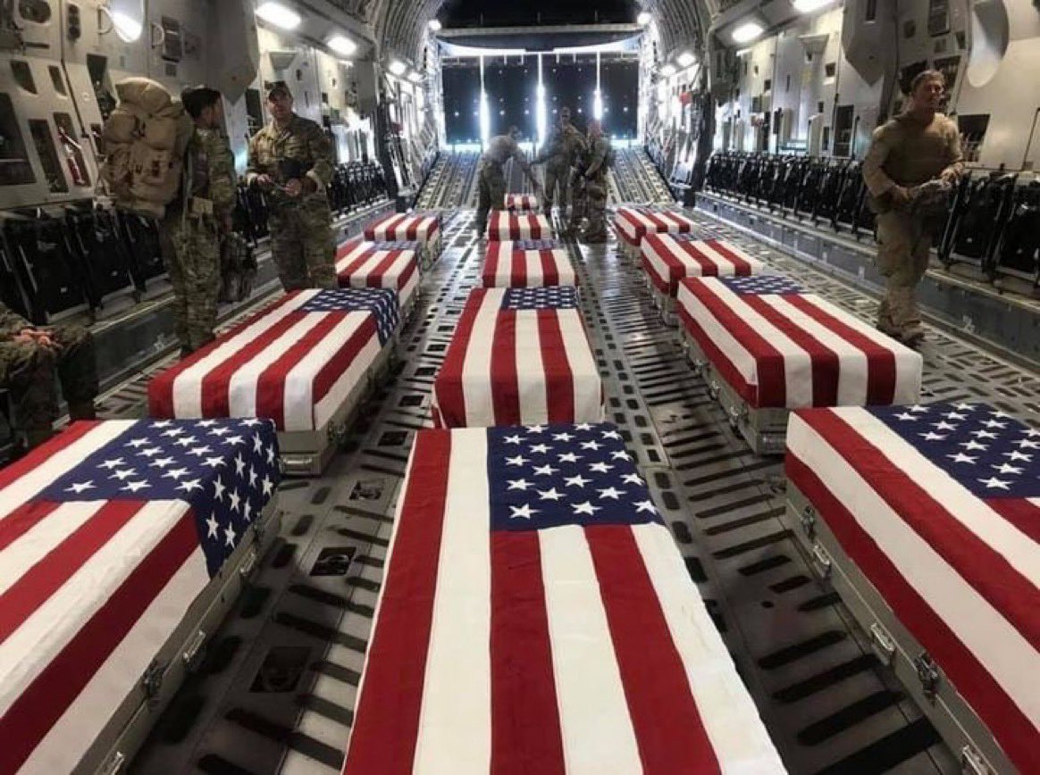 Biden recibió féretros de los soldados muertos en Kabul