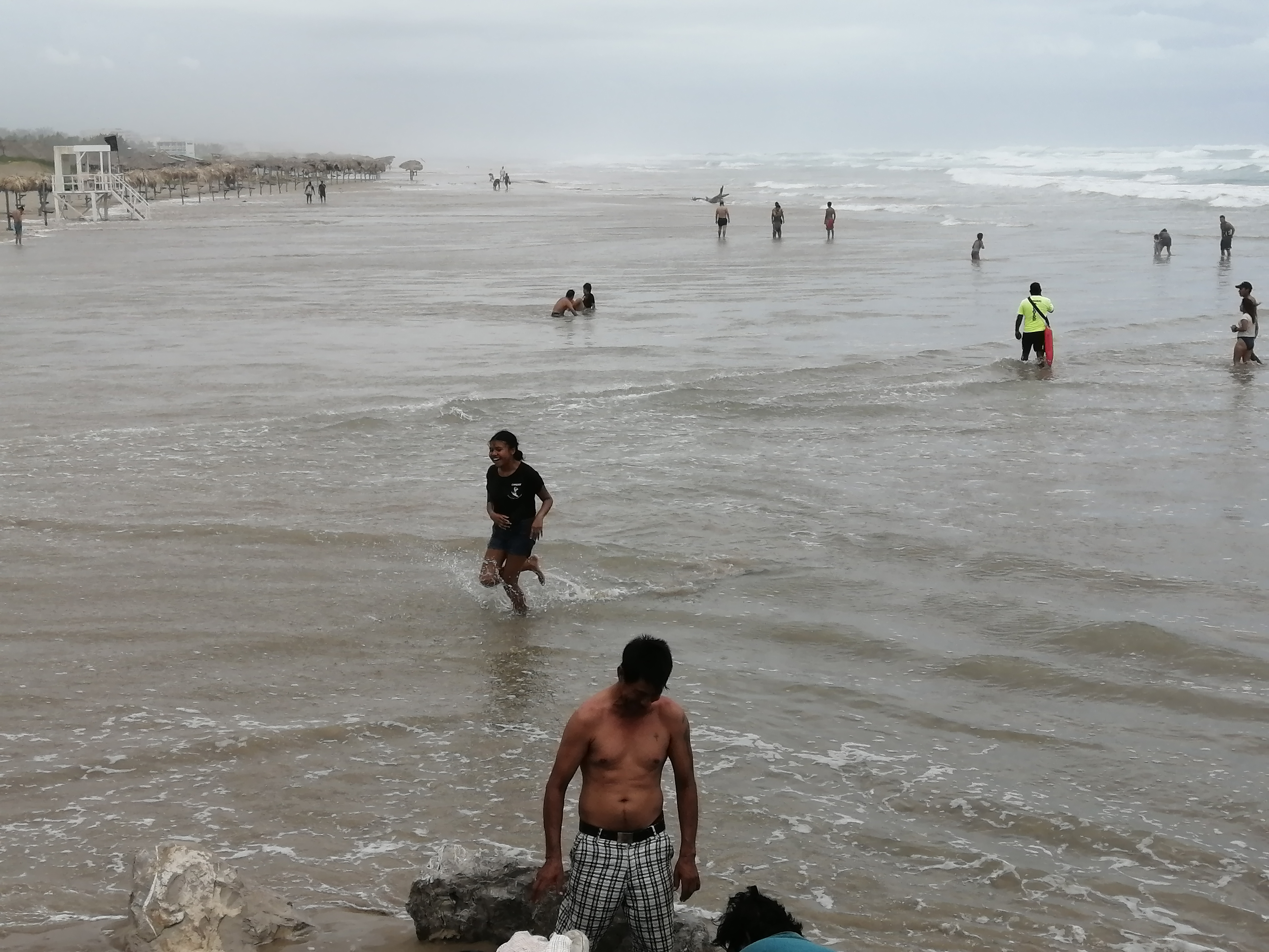 Pese a restricción bañistas ingresaron a Miramar