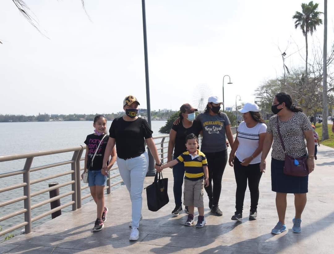 Pese a semáforo rojo turistas van llegado