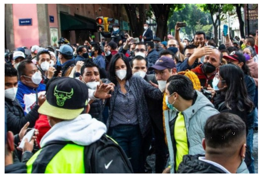 montaje enfrentamiento de alcaldes y policías