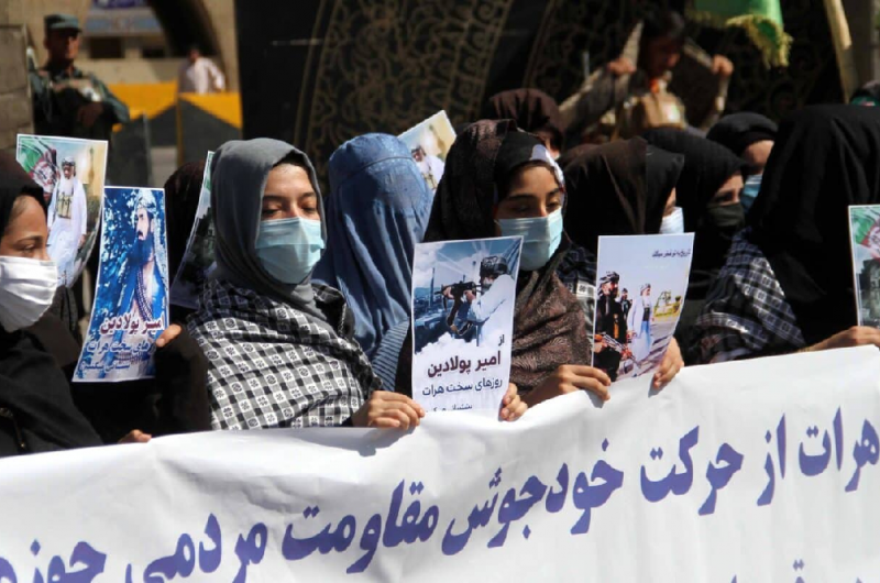 Se dan primeras protestas en Afganistán contra los talibanes. Mujeres encabezaron una de las protestas. En otra fallecieron 3 personas