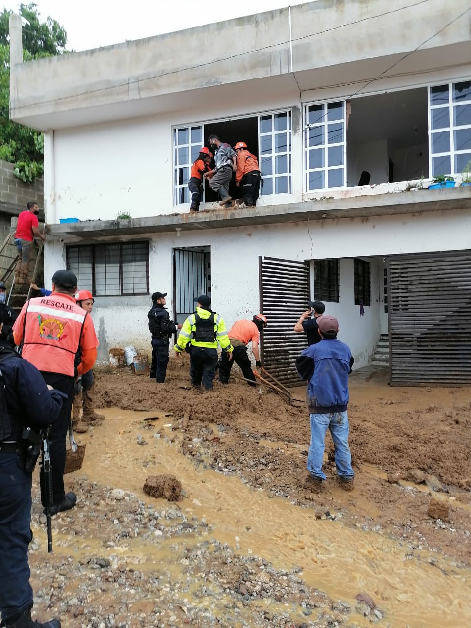 Hasta el momento, el huracán Grace ha dejado una cuota de 8 muertos y 3 desaparecidos en su paso por el estado de Veracruz.