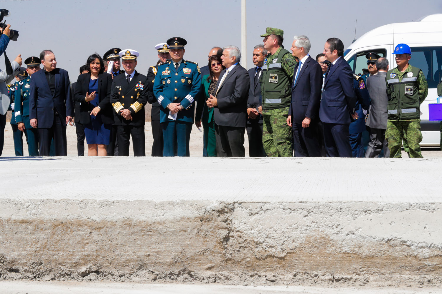 Al calificarlos de "honestos y profesionales", AMLO elogia el trabajo de los militares en el Aeropuerto Internacional "Felipe Ángeles" (AIFA).