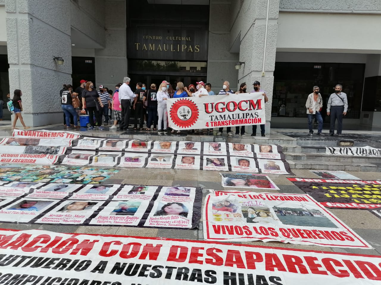 Huérfanos de víctimas esperan útiles escolares