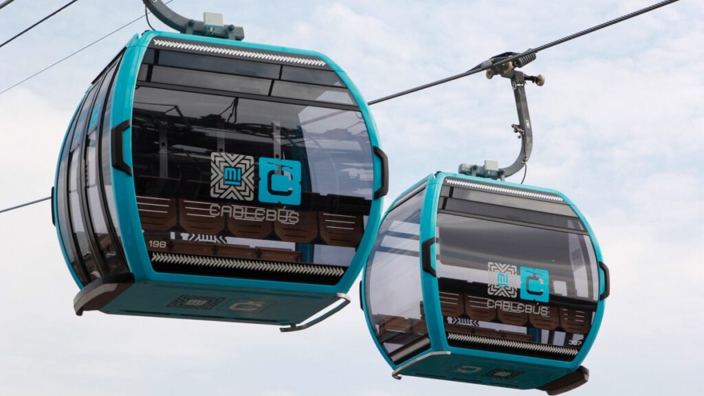 Por falla en Cablebús usuarios quedan colgados