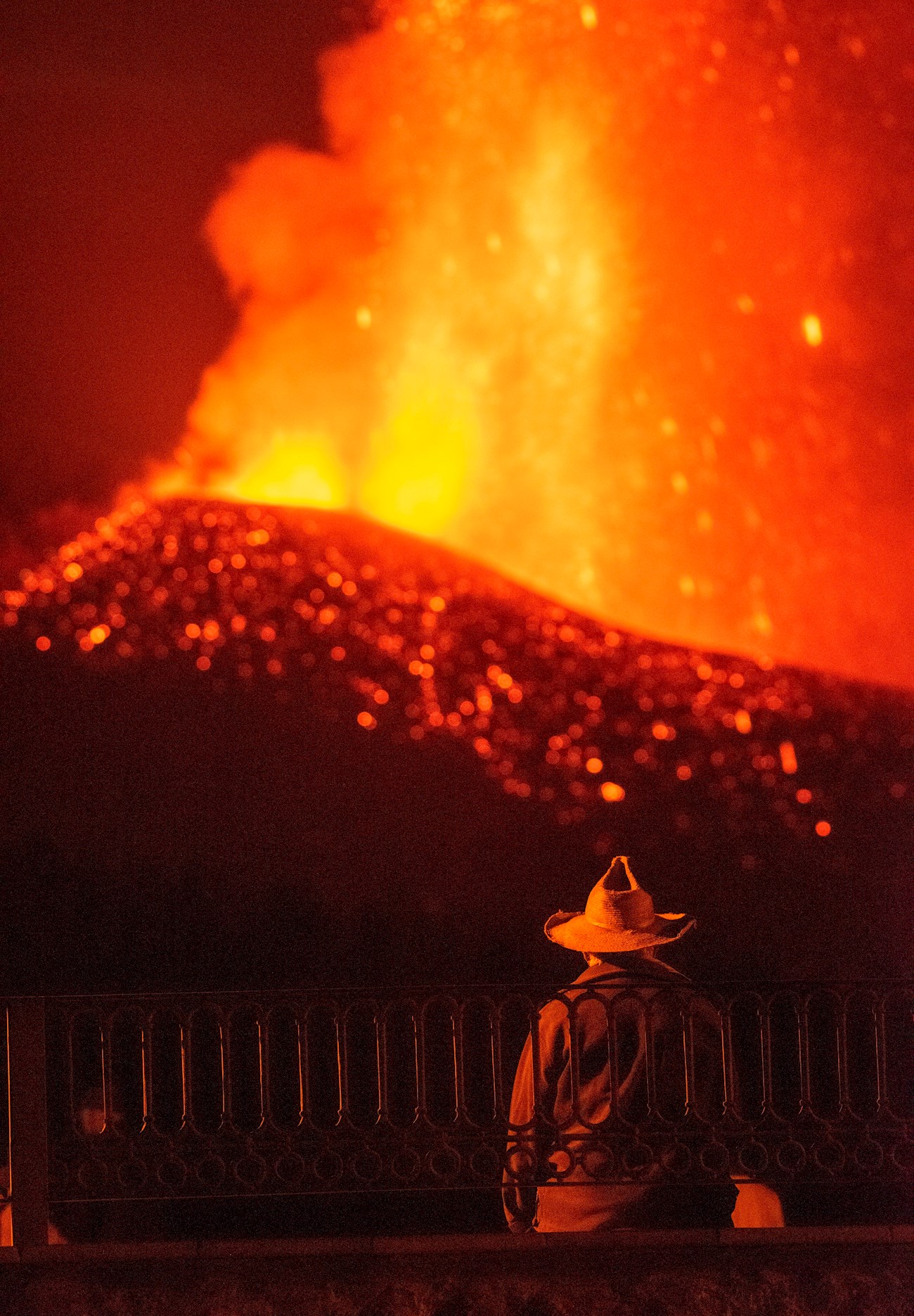 Varios derrumbes en la cara norte del volcán de La Palma aceleran el flujo de las coladas. Autoridades llaman a guardar la calma