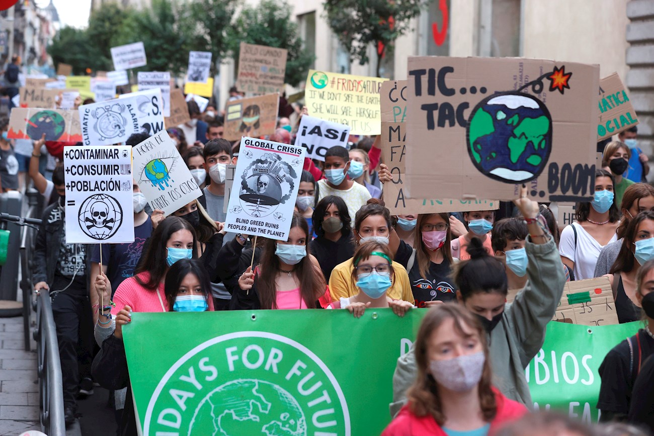JJóvenes se manifiestan contra crisis climática
