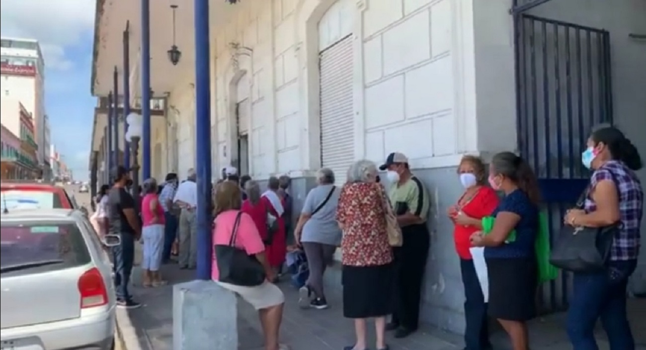 Largas filas para cobrar pensión