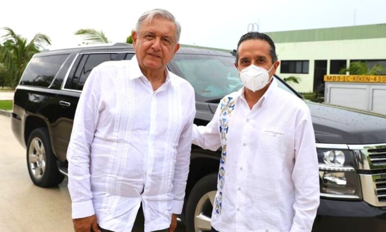 AMLO supervisa avances del Tren Maya en Quintana Roo acompañado por el gobernador de Quintana Roo. El presidente también visitó Yucatán.