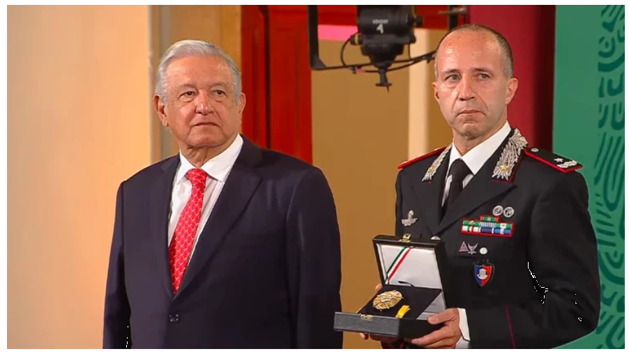 Águila Azteca a Roberto Riccardi