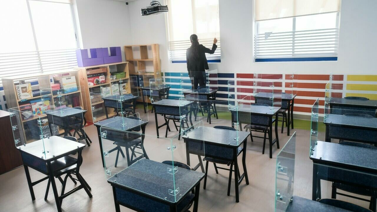 A unos días del regreso a clases presenciales de la SEP, se cierran las primeras escuelas por brotes de COVID-19 en el país.