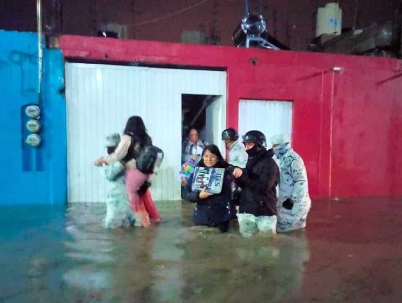 Damnificados corrieron al presidente municipal de Tula