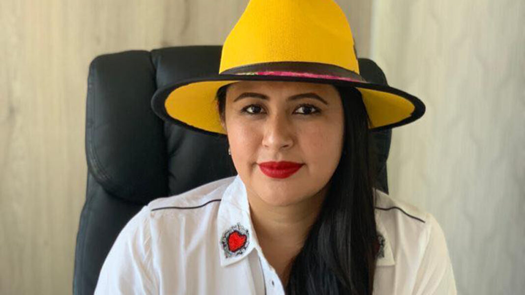 diputada de Morena con armas