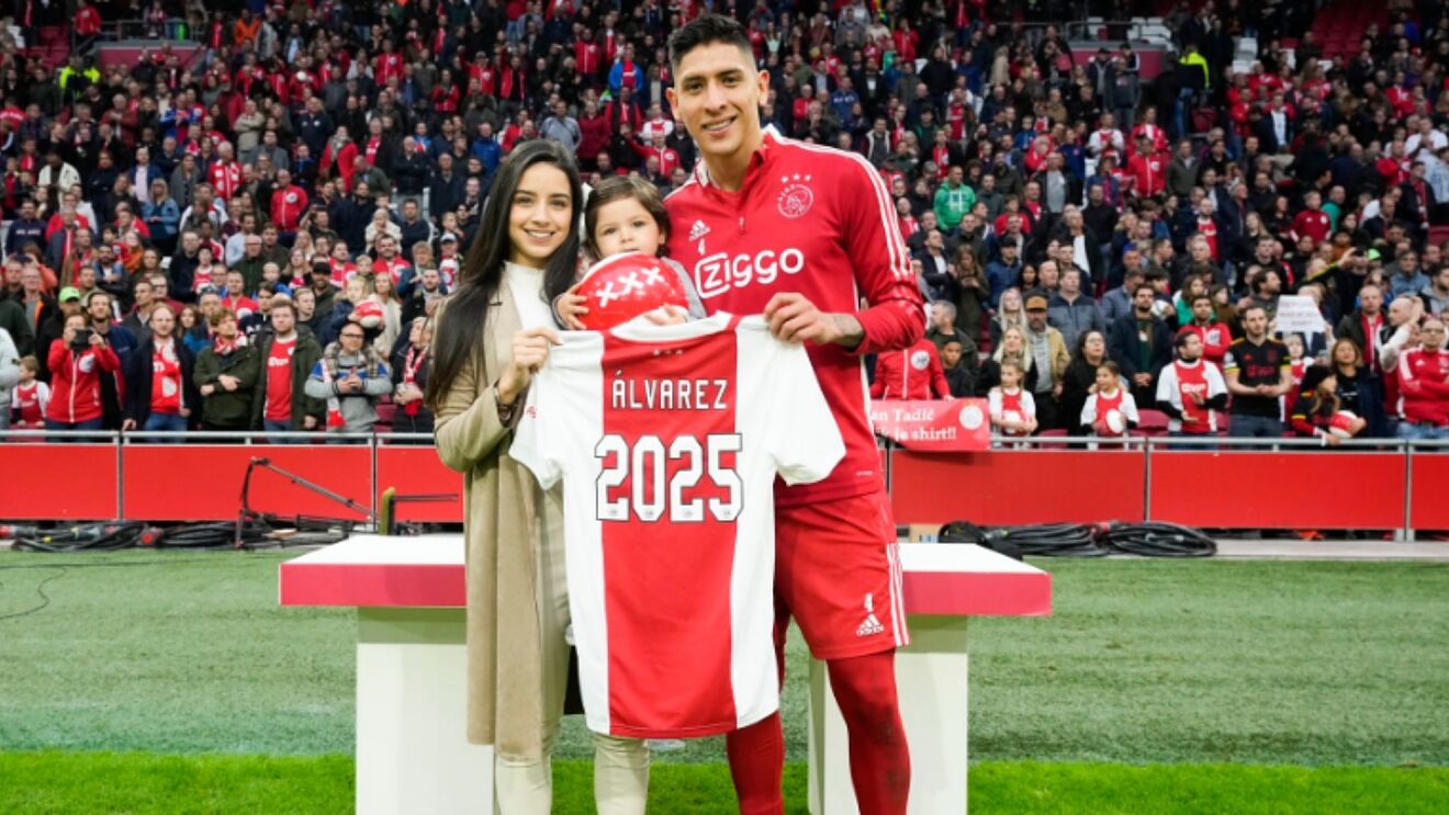Edson Álvarez renovó su contrato con el estadio lleno