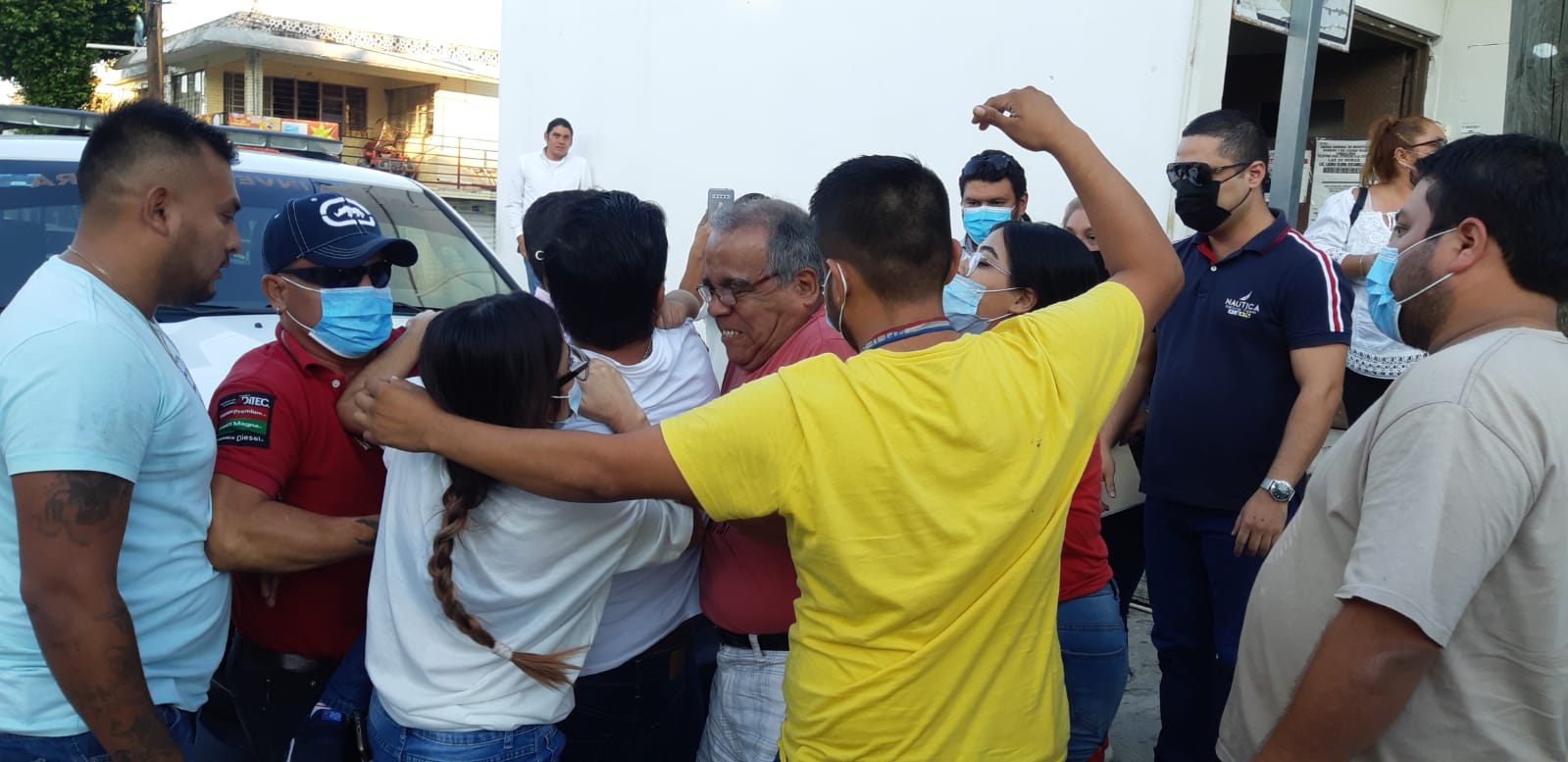 Dan custodia de hijos a madre