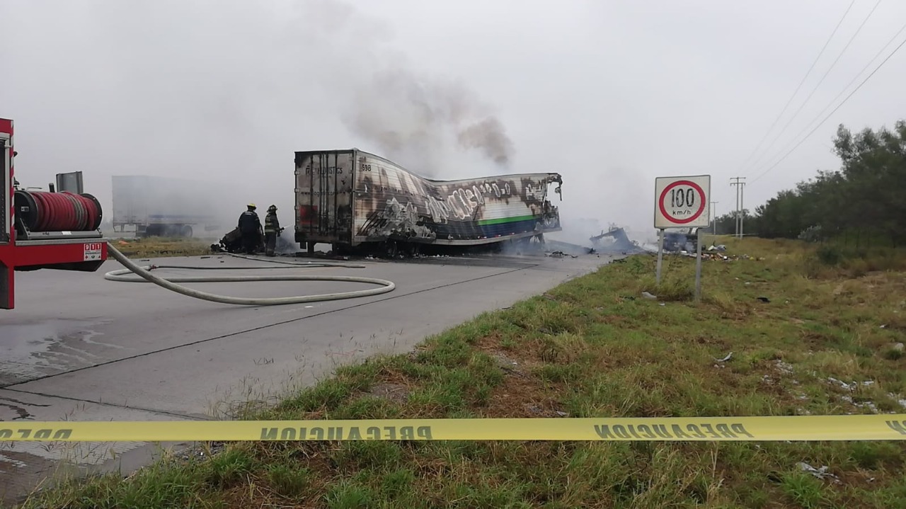 Tráileres chocaron sobre Libramiento