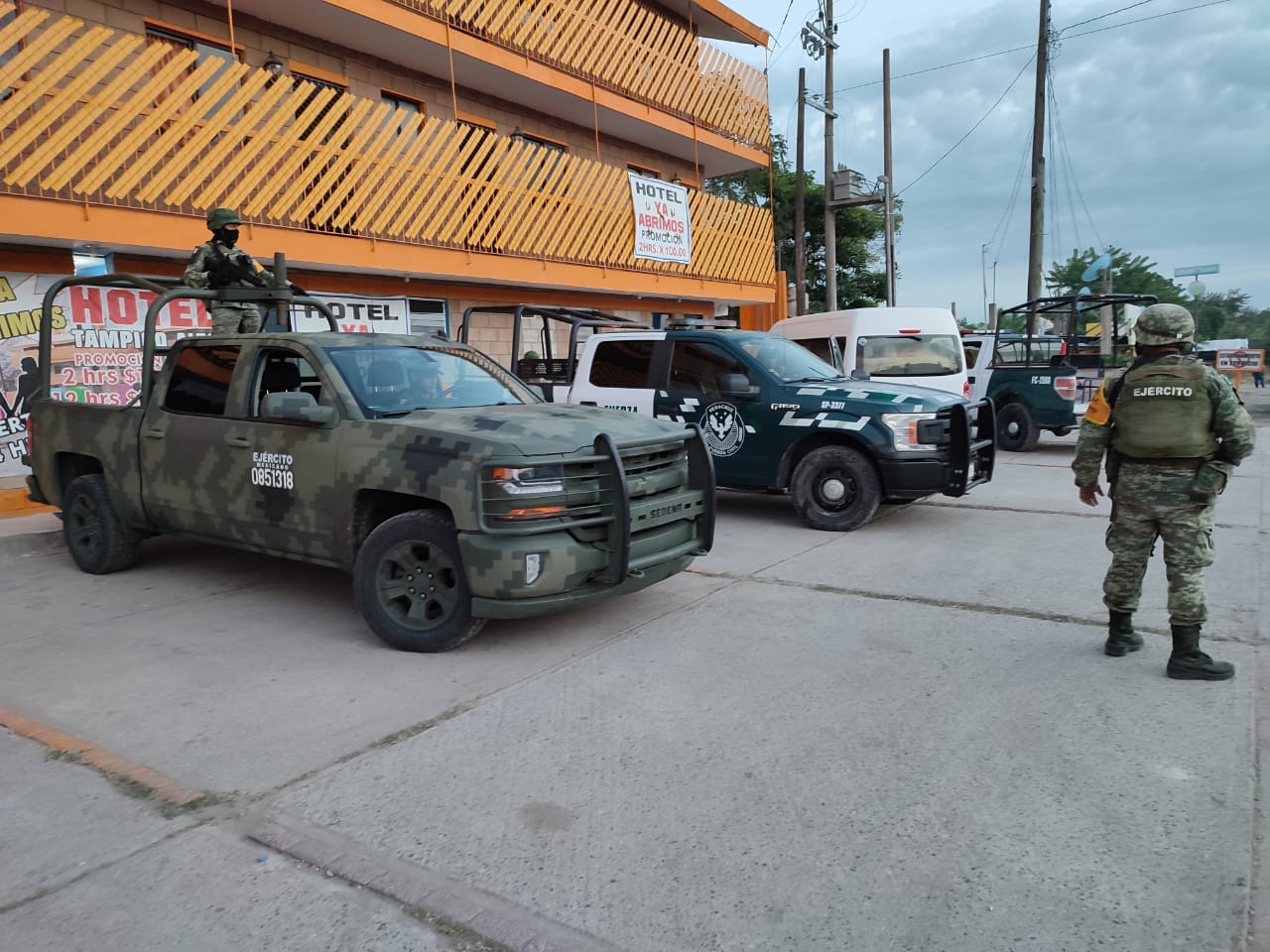 Encontraron a 70 migrantes en hotel de Tampico Alto