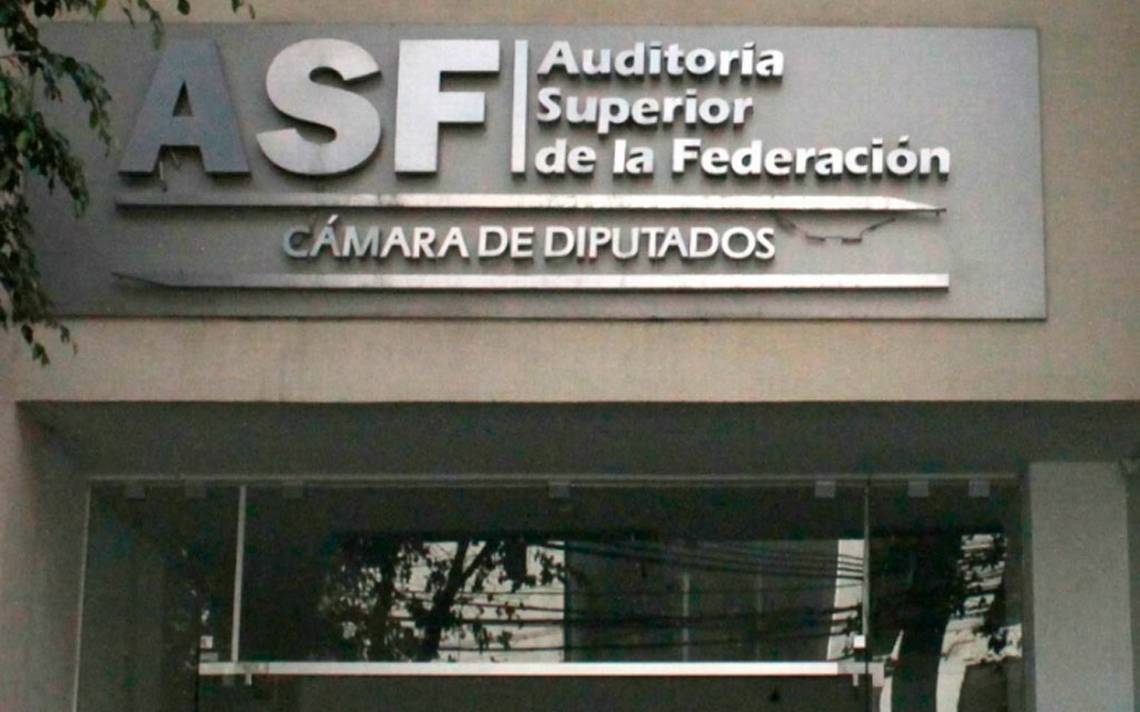 La ASF acusa que el INM asignó contratos de forma irregular y con sobreprecio que causaron un probable daño 143.2 mdp