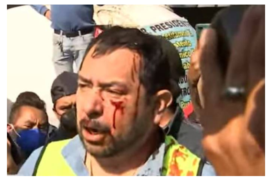 enfrentan a golpes gaseros y autoridades