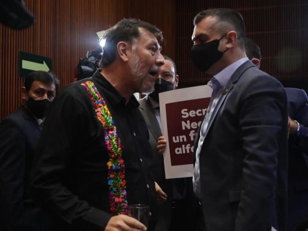 Tras una jornada 'caliente' en la San Lázaro, el diputado Gerardo Fernández Noroña estalla contra el panista Jorge Triana y lo amenaza.