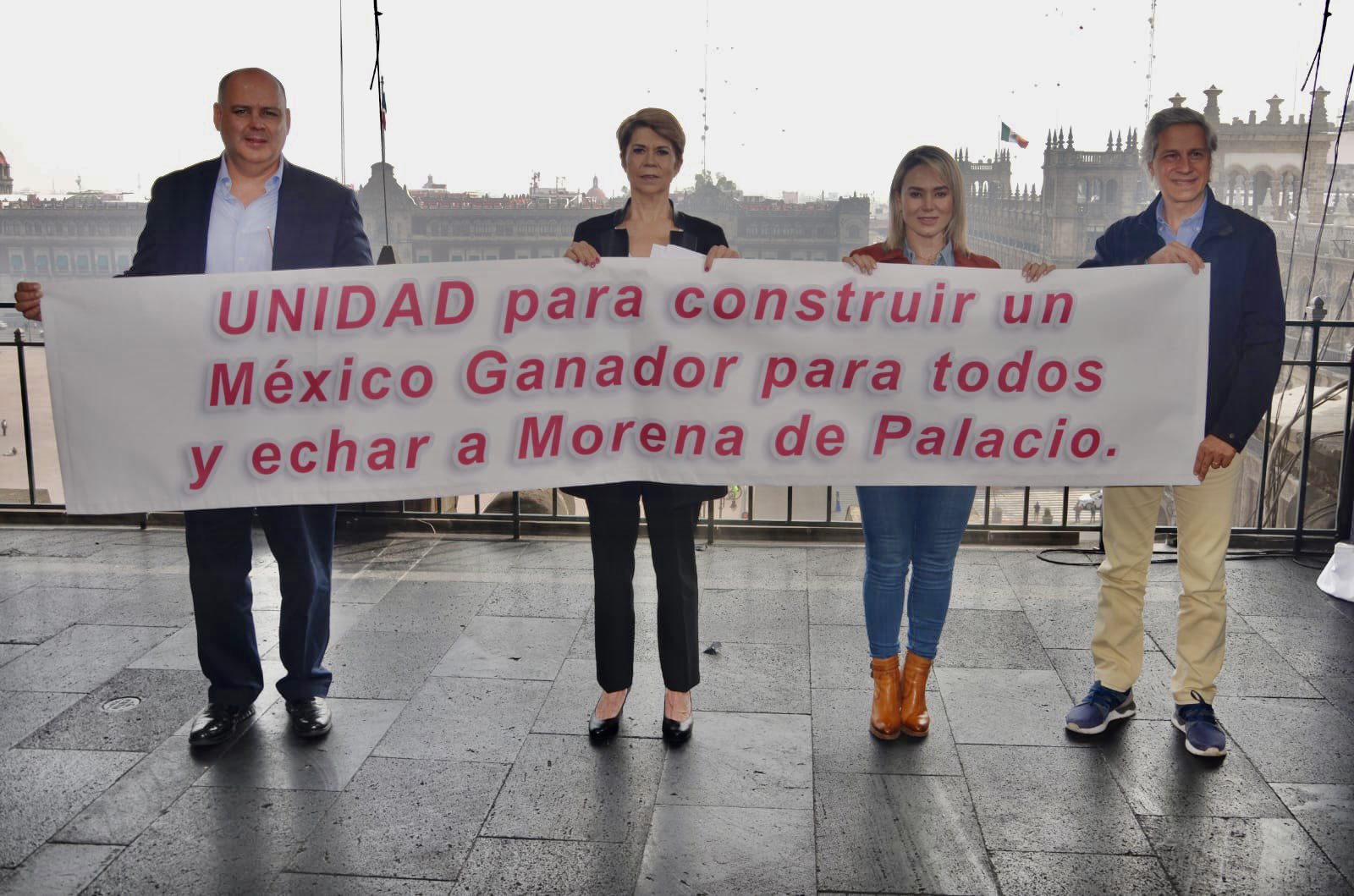Sí por México contesta a AMLO por llamarlos "ternuritas". El empresario Claudio X escribió que la 4T es una gran farsa que "acabará muy mal".