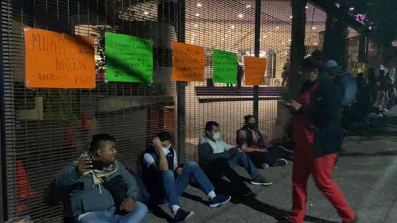 Médicos retuvieron a trabajadores del Insabi