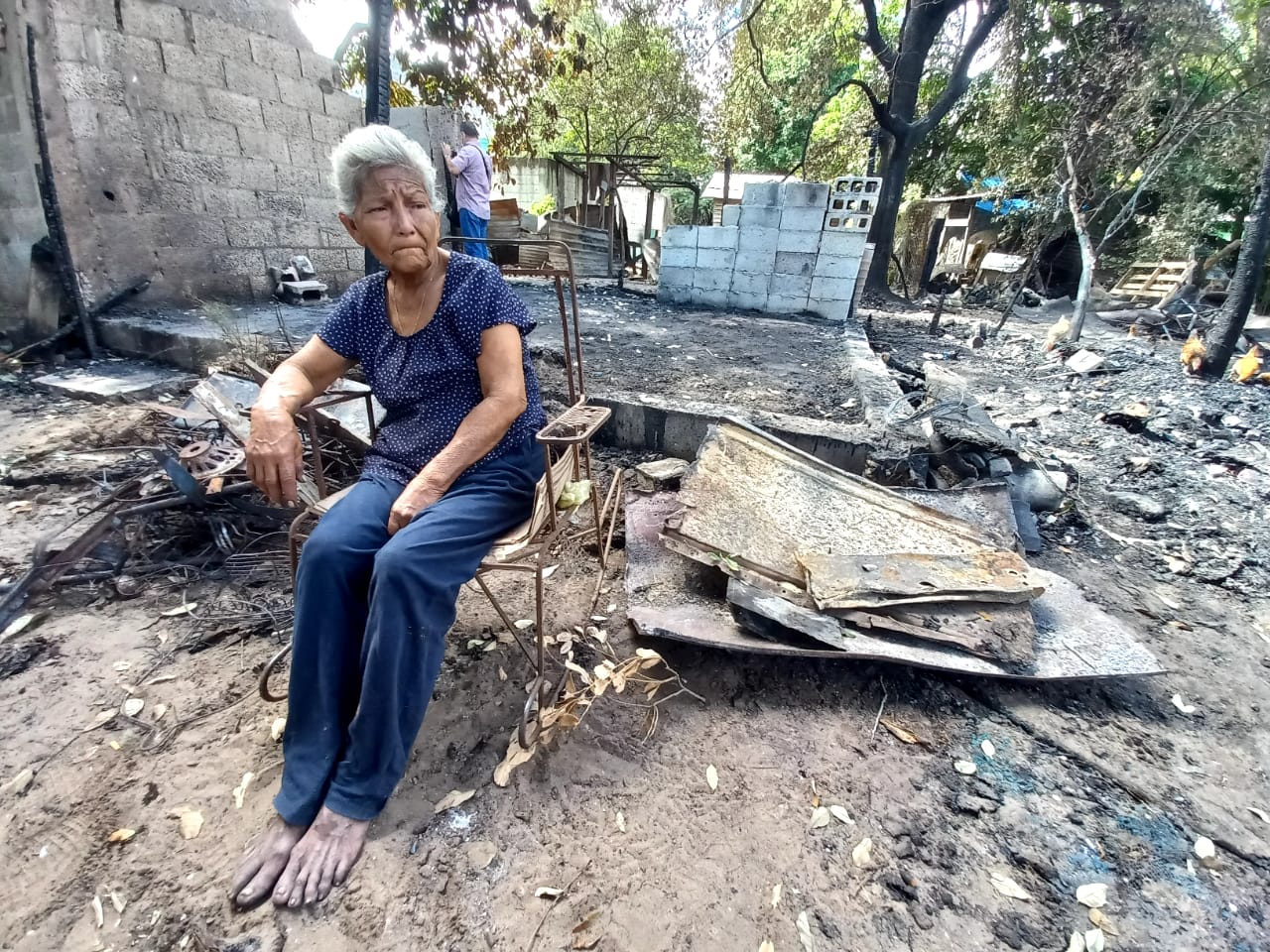 Abuelita se queda sin casa