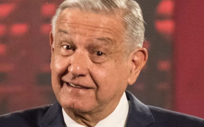 El presidente de la República, Andrés Manuel López Obrador, informó que el uso de cubrebocas no será obligatorio en el informe del Zócalo.