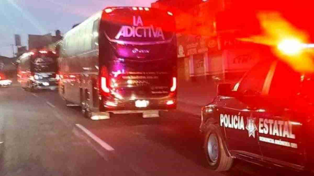 Atacan autobús de la banda “La Adictiva”