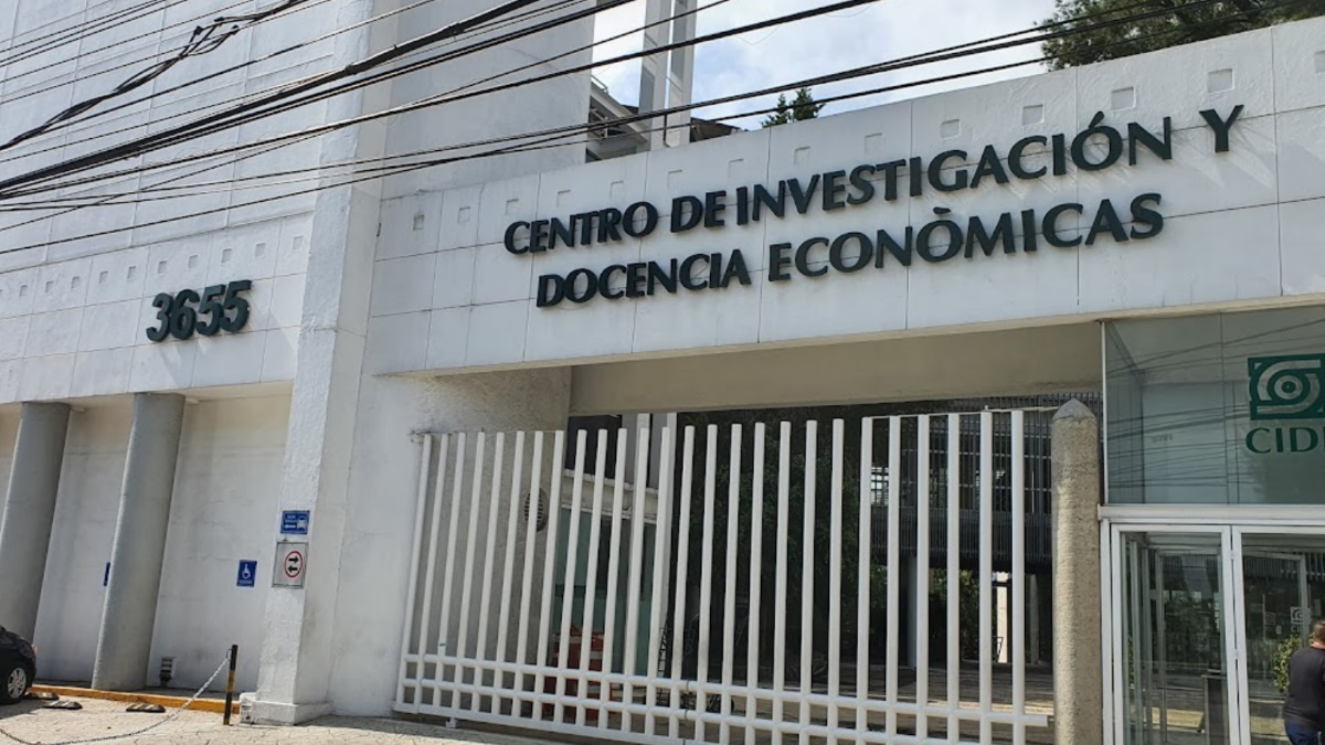 El director interino del CIDE, José Antonio Romero Tellaeche, destituye a académicas por "actos de rebeldía".