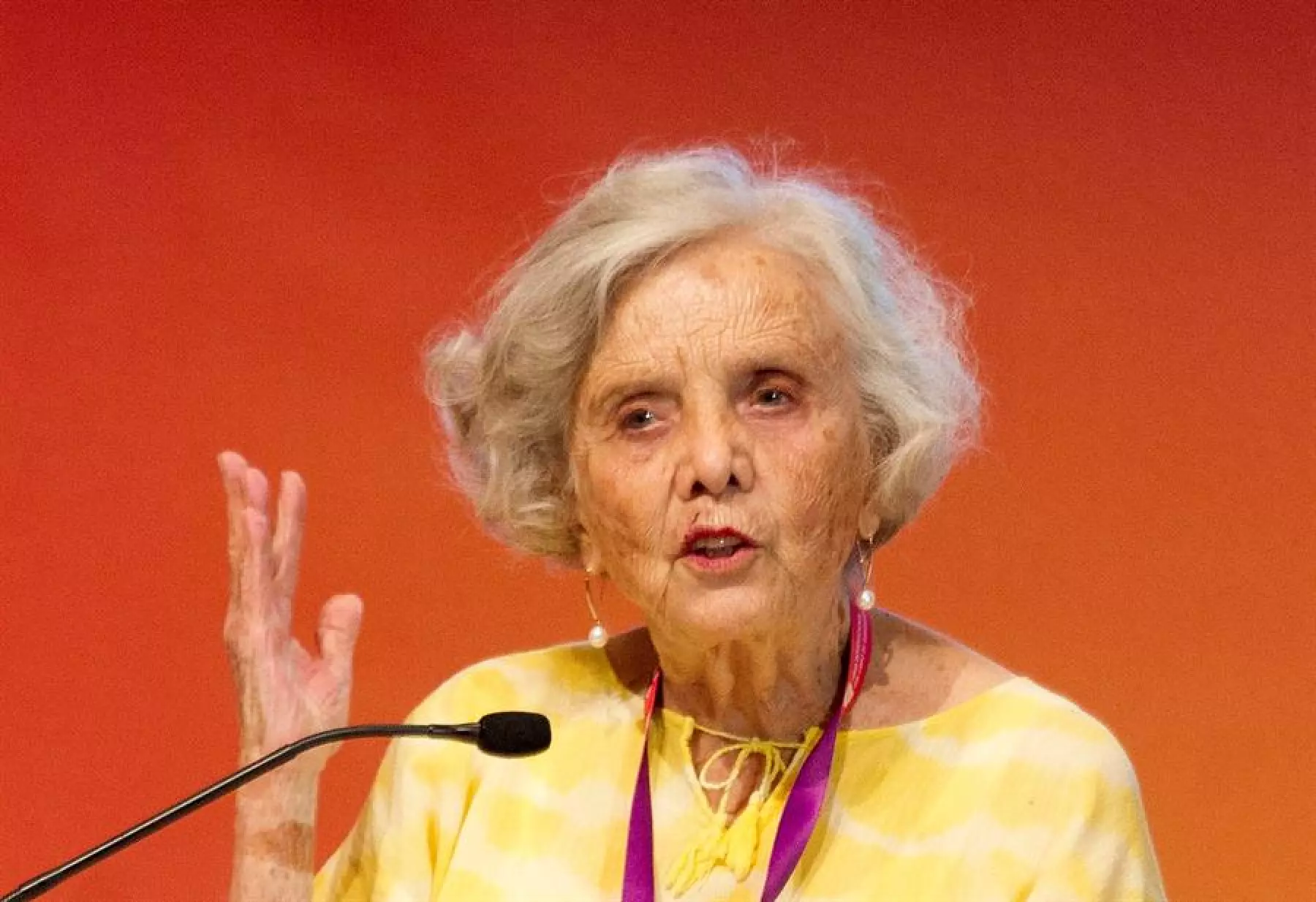 La escritora, Elena Poniatowska, califica de inesperado y sorprendente el gran papel que tiene el ejército en el gobierno de AMLO.
