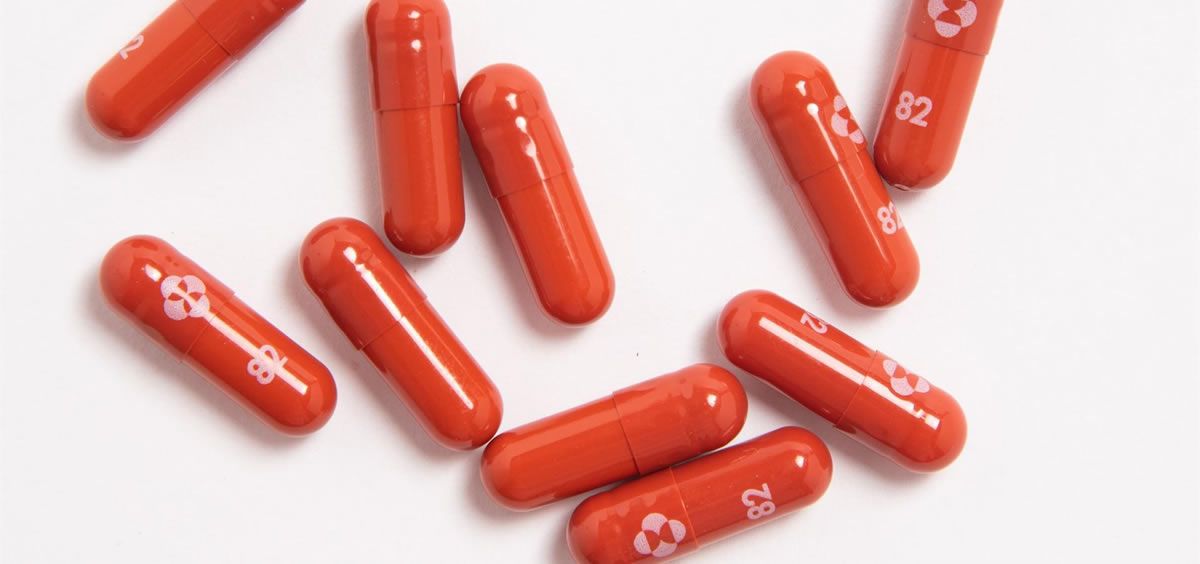 A un par de meses del segundo aniversario del primer caso de COVID-19, Reino Unido se convierte el primero que aprueba una pastilla anti-covid