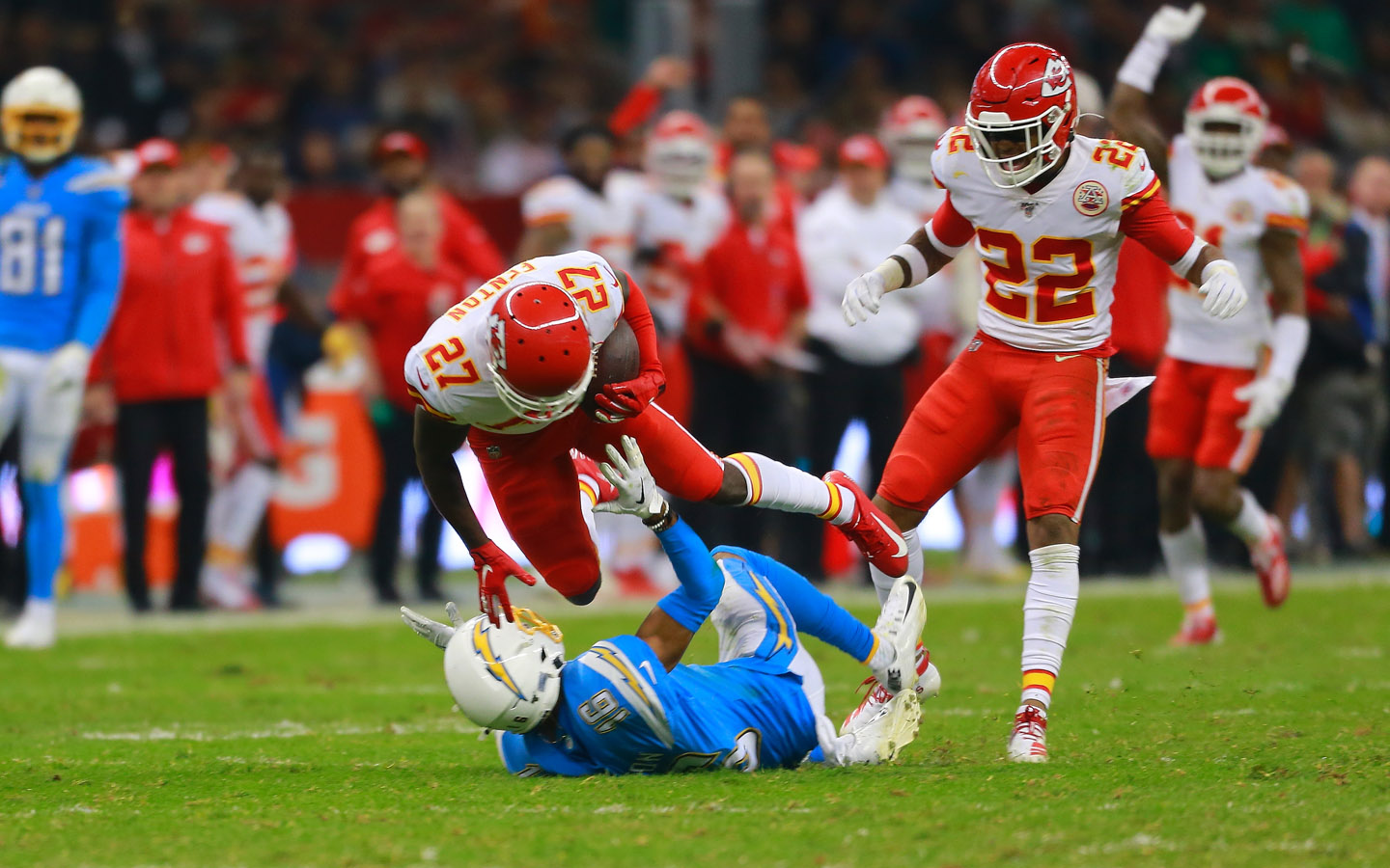 Kansas City derrotaron 34-28 a los Chargers