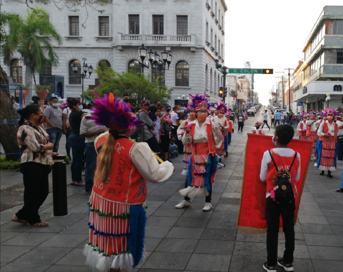 Danzantes del Moralillo llegan a la catedral de Tampico