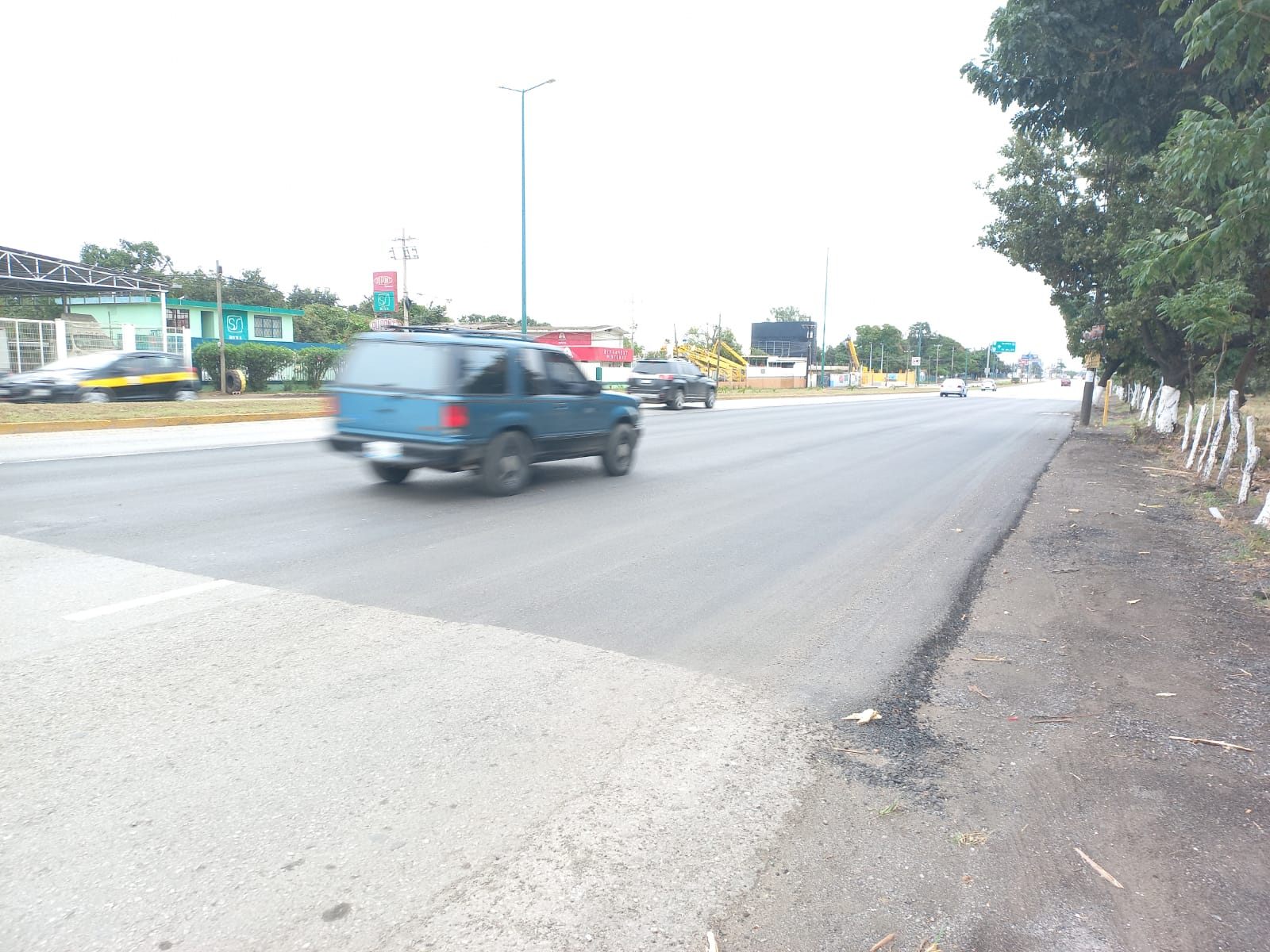 Altamira inicia con bacheo en avenida de la Industria