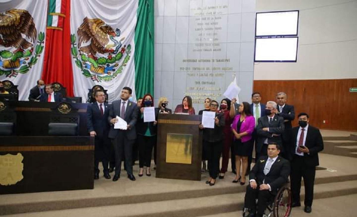 Indagarán vínculos de políticos y empresarios huachicol 