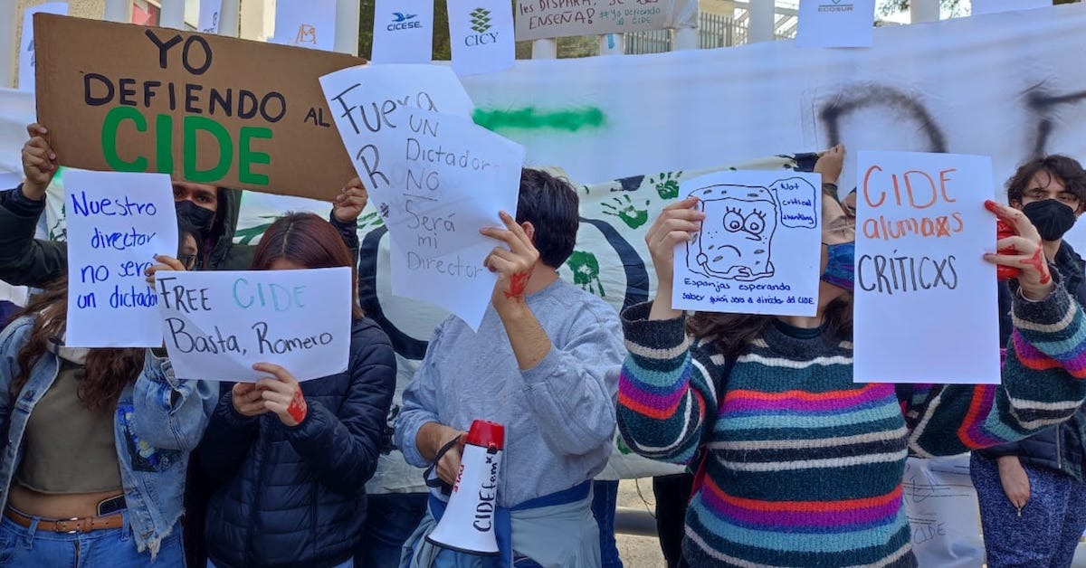 Ante una situación incierta, la Comunidad Estudiantil del CIDE denuncia al CONACYT y lo acusa de poner 'oídos sordos' ante las quejas.