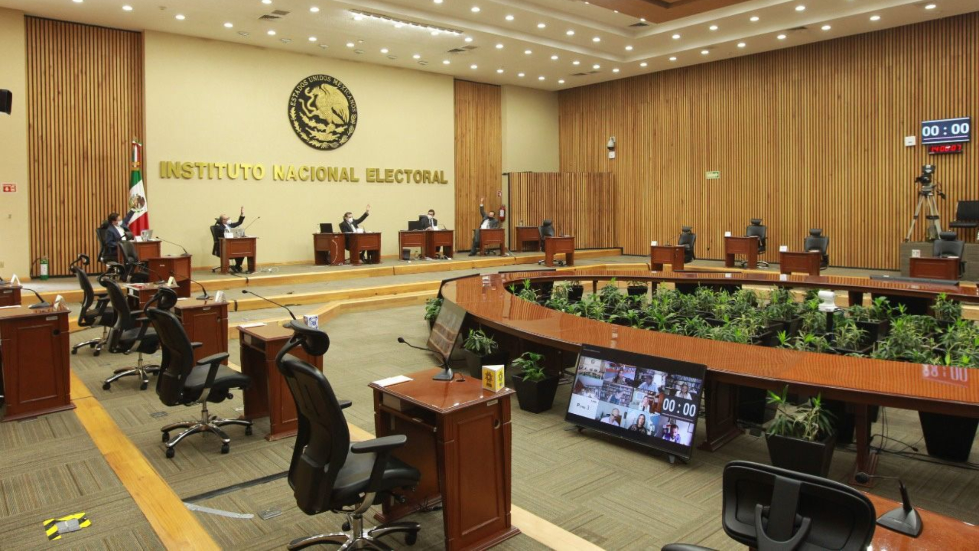 Este martes, el INE se fue ante la SCJN y promueve una controversia constitucional contra el PEF 2022 y pide más recursos.