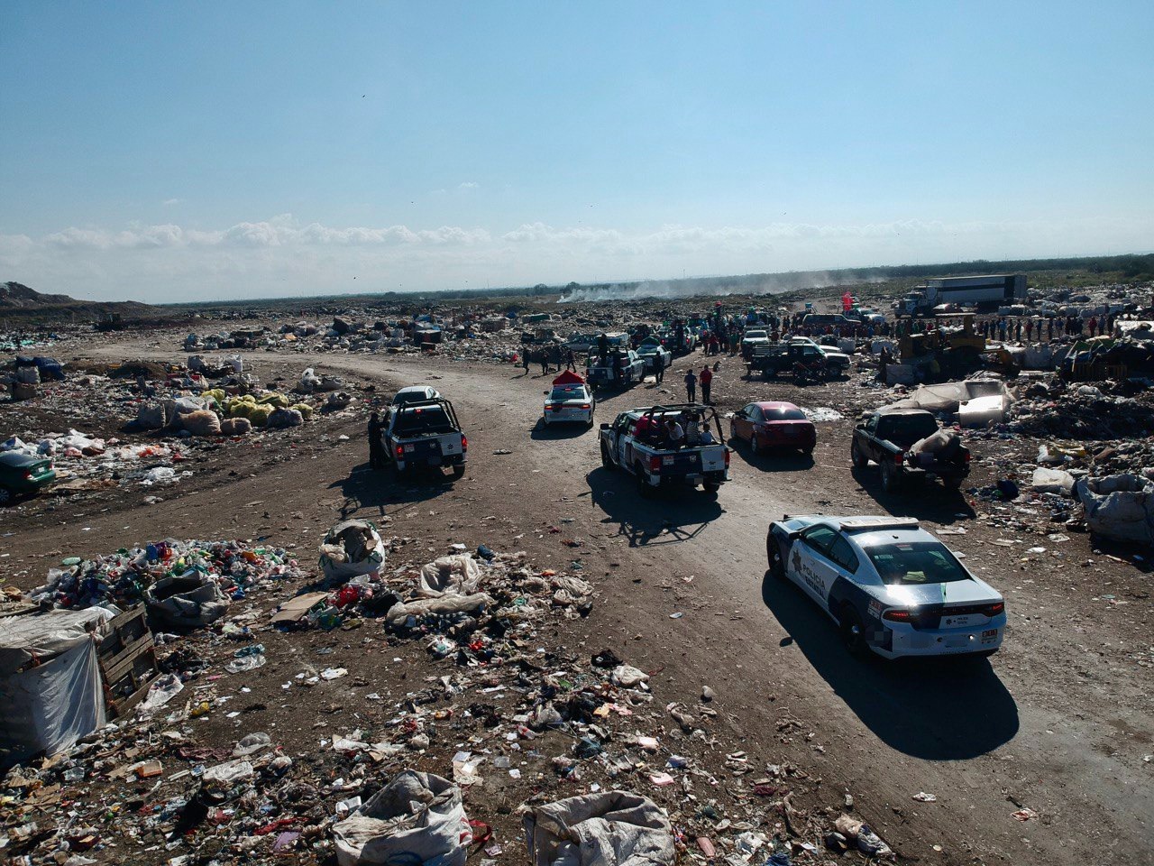 transforman patrullas en trineos con regalos