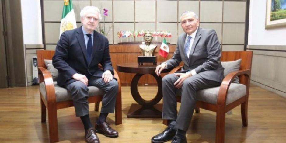 En un acuerdo para reunirse con legisladores, el titular de la SEGOB se reúne con el vicepresidente de la Cámara de Diputados, Santiago Creel.