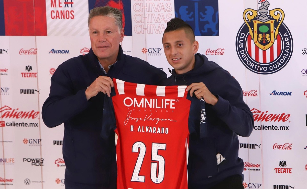 Este miércoles, de forma oficial, presentan a Roberto Alvarado como nuevo jugador de las Chivas de Guadalajara.