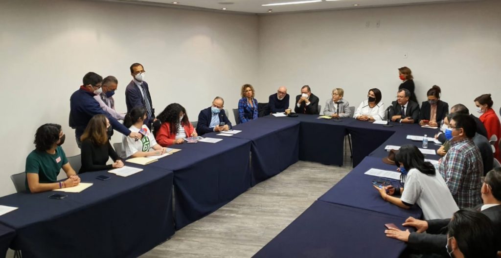 Plantean a los senadores autonomía para el CIDE. Alumnos pidieron que se discuta en la Ley de Ciencia la autonomía de los CPI